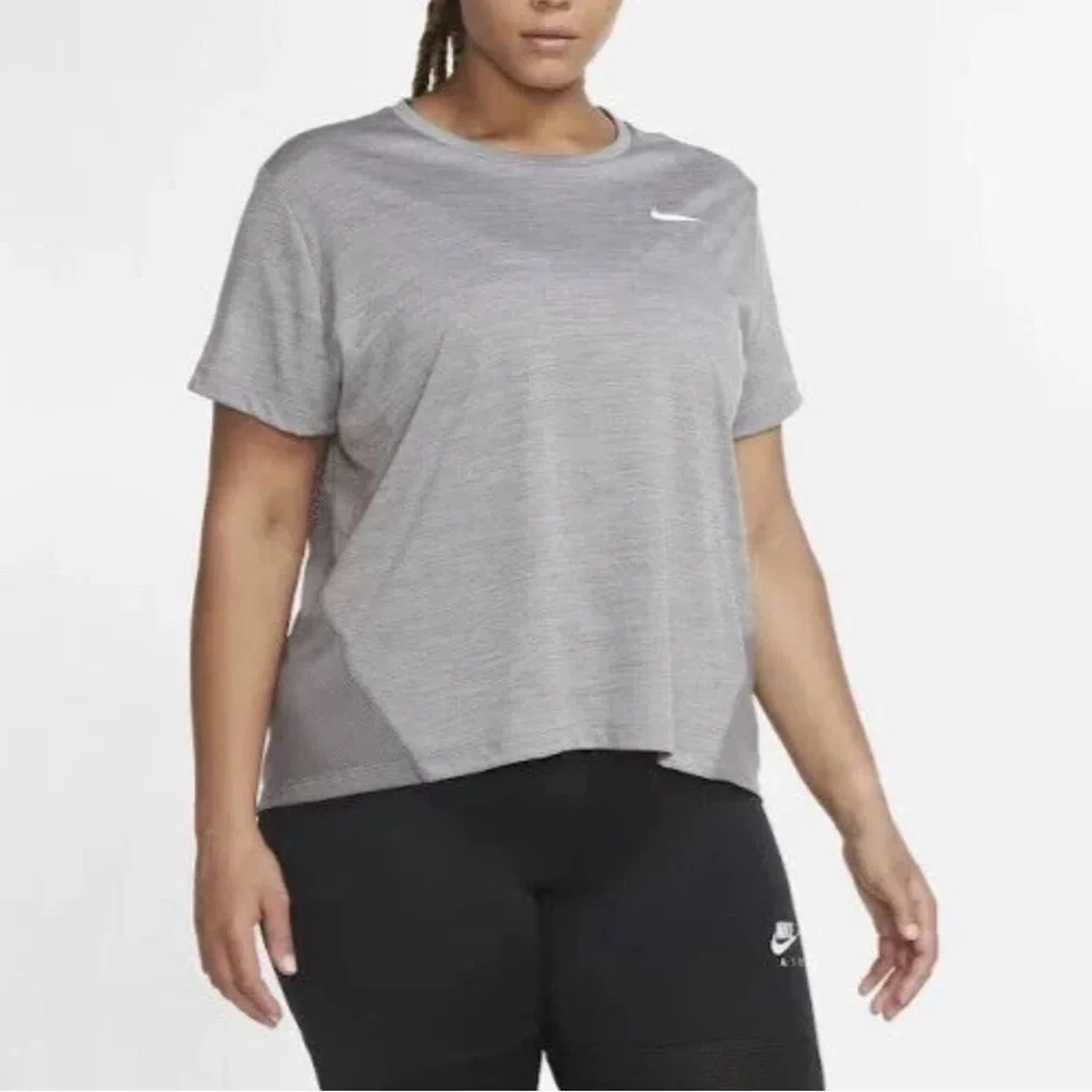 Nike Dri-FIT Miler running T-shirt in a grey heather color. Size 1X